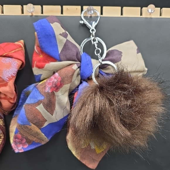 Colorful Bow Keychains with Charms - Picture 5 of 6